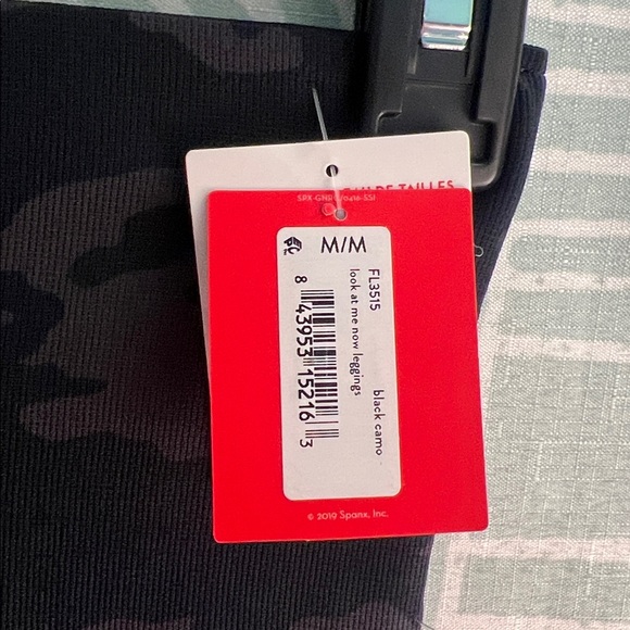 SPANX Look At Me Now Leggings | Black Camo | Medium | NWT - Picture 6 of 7